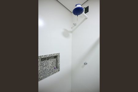 Banheiro de kitnet/studio para alugar com 1 quarto, 38m² em Lapa de Baixo, São Paulo