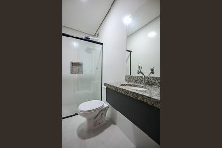 Banheiro de kitnet/studio para alugar com 1 quarto, 38m² em Lapa de Baixo, São Paulo