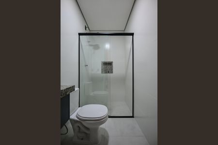 Banheiro de kitnet/studio para alugar com 1 quarto, 32m² em Lapa de Baixo, São Paulo