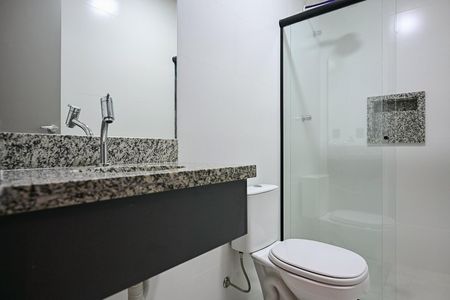 Banheiro de kitnet/studio para alugar com 1 quarto, 32m² em Lapa de Baixo, São Paulo
