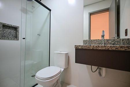 Banheiro de kitnet/studio para alugar com 1 quarto, 28m² em Lapa de Baixo, São Paulo