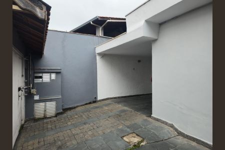 Casa para alugar com 220m², 3 quartos e 4 vagas Casa para alugar com 220m², 3 quartos e 4 vagasGaragem