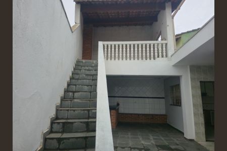 Casa para alugar com 220m², 3 quartos e 4 vagas Casa para alugar com 220m², 3 quartos e 4 vagasChurrasqueira / escada acesso a Area de Serviço