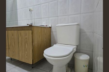 Casa para alugar com 220m², 3 quartos e 4 vagas Casa para alugar com 220m², 3 quartos e 4 vagasBanheiro Social