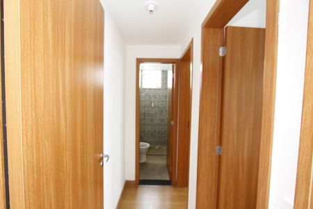 Corredor de apartamento para alugar com 2 quartos, 48m² em Gutierrez, Belo Horizonte
