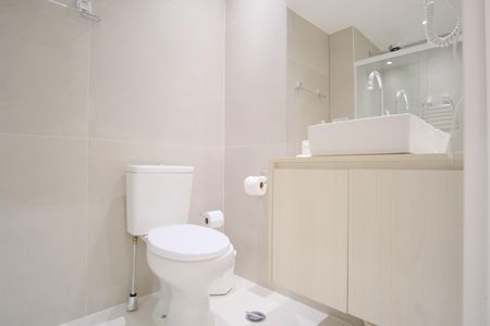 Banheiro de kitnet/studio para alugar com 1 quarto, 23m² em Tatuapé, São Paulo