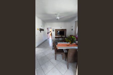 Casa à venda com 100m², 3 quartos e 1 vaga Casa à venda com 100m², 3 quartos e 1 vagaSala