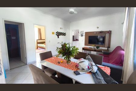 Casa à venda com 100m², 3 quartos e 1 vaga Casa à venda com 100m², 3 quartos e 1 vagaSala