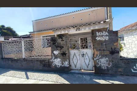 Casa à venda com 100m², 3 quartos e 1 vaga Casa à venda com 100m², 3 quartos e 1 vagaFachada