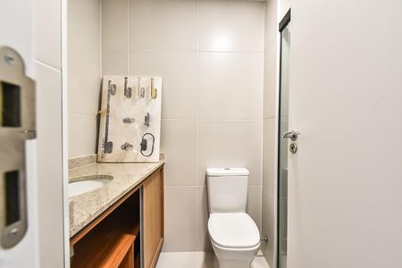 Banheiro de kitnet/studio para alugar com 1 quarto, 22m² em Paraíso, São Paulo