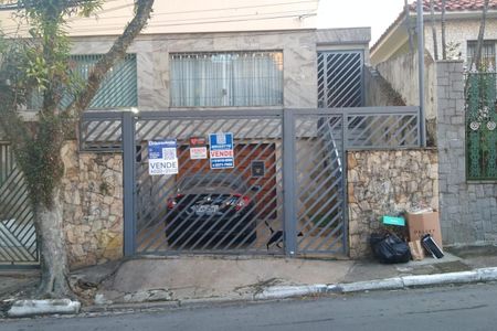 Casa à venda com 176m², 3 quartos e 2 vagas Casa à venda com 176m², 3 quartos e 2 vagasFachada