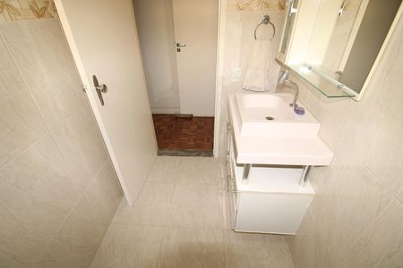 Casa à venda com 176m², 3 quartos e 2 vagasBanheiro 2