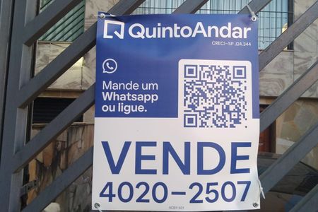 Casa à venda com 176m², 3 quartos e 2 vagas Casa à venda com 176m², 3 quartos e 2 vagasFachada