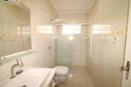 Casa à venda com 176m², 3 quartos e 2 vagasBanheiro 2
