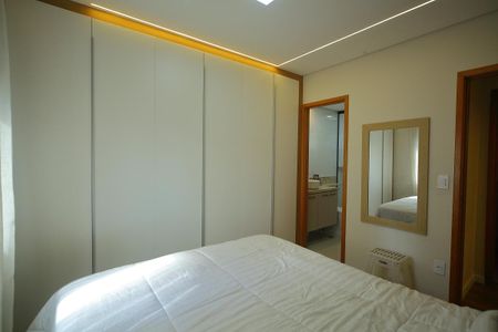 Apartamento à venda com 77m², 3 quartos e 2 vagasSuíte 