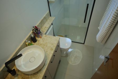 Apartamento à venda com 77m², 3 quartos e 2 vagasBanheiro da Suíte 