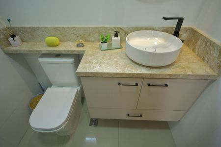 Apartamento à venda com 77m², 3 quartos e 2 vagasBanheiro Social 
