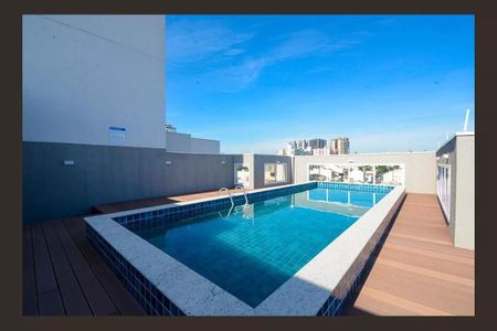 Apartamento à venda com 77m², 3 quartos e 2 vagas Apartamento à venda com 77m², 3 quartos e 2 vagasÁrea comum - Piscina