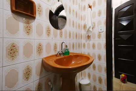 Casa à venda com 126m², 3 quartos e 2 vagas Casa à venda com 126m², 3 quartos e 2 vagasBanheiro Social