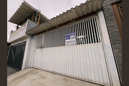 Casa à venda com 126m², 3 quartos e 2 vagas Casa à venda com 126m², 3 quartos e 2 vagasFachada