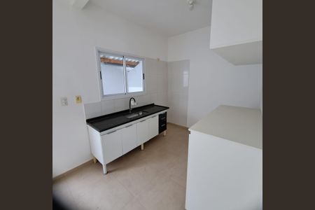 Cozinha de casa de condomínio para alugar com 2 quartos, 84m² em Chácaras São José, São José dos Campos