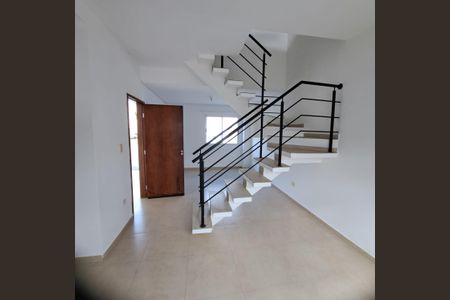 Sala de casa de condomínio para alugar com 2 quartos, 84m² em Chácaras São José, São José dos Campos