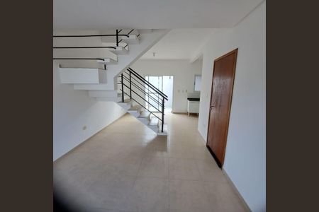 Sala de casa de condomínio para alugar com 2 quartos, 84m² em Chácaras São José, São José dos Campos