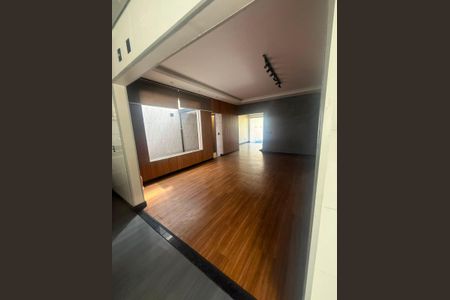 Casa de condomínio para alugar com 130m², 3 quartos e 2 vagas Casa de condomínio para alugar com 130m², 3 quartos e 2 vagasSala