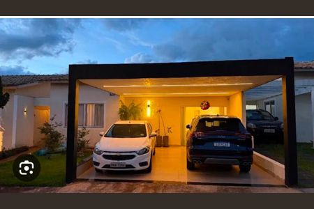 Casa de condomínio para alugar com 130m², 3 quartos e 2 vagas Casa de condomínio para alugar com 130m², 3 quartos e 2 vagasFachada