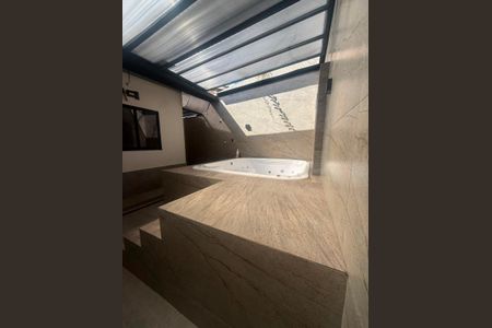 Casa de condomínio para alugar com 130m², 3 quartos e 2 vagas Casa de condomínio para alugar com 130m², 3 quartos e 2 vagasHidro