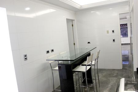 Casa para alugar com 247m², 5 quartos e 2 vagasCozinha