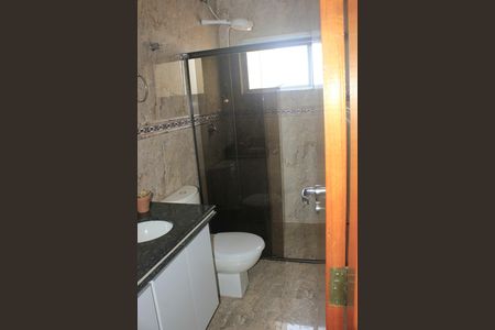 Casa para alugar com 247m², 5 quartos e 2 vagasBanheiro social
