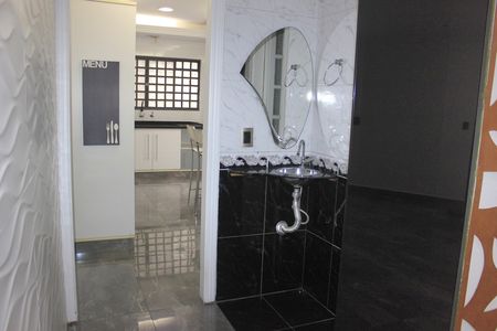 Casa para alugar com 247m², 5 quartos e 2 vagasLavabo