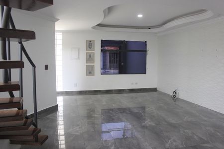 Sala de casa à venda com 5 quartos, 247m² em Jardim Paraventi, Guarulhos