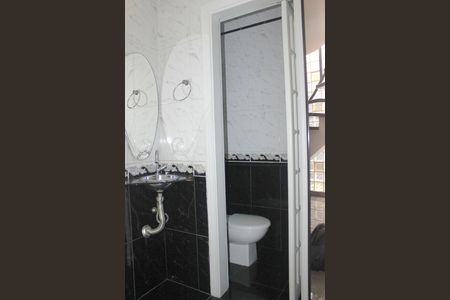 Casa para alugar com 247m², 5 quartos e 2 vagasLavabo