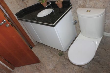 Casa para alugar com 247m², 5 quartos e 2 vagasBanheiro social