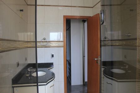 Casa para alugar com 247m², 5 quartos e 2 vagasBanheiro da Suíte