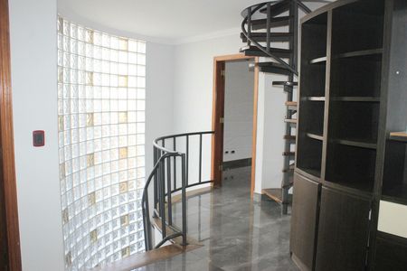Casa para alugar com 247m², 5 quartos e 2 vagasCorredor