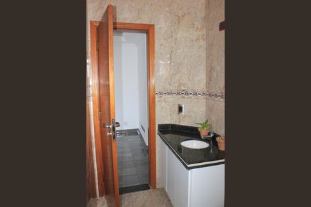 Casa para alugar com 247m², 5 quartos e 2 vagasBanheiro social