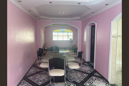 Casa para alugar com 390m², 3 quartos e 3 vagasSala