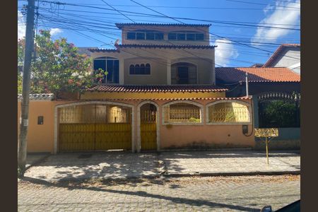 Casa para alugar com 390m², 3 quartos e 3 vagasFachada