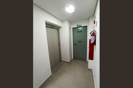 Apartamento à venda com 74m², 3 quartos e 2 vagas Apartamento à venda com 74m², 3 quartos e 2 vagasHall Elevador