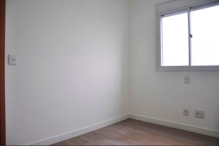 Apartamento à venda com 74m², 3 quartos e 2 vagas Apartamento à venda com 74m², 3 quartos e 2 vagasDetalhe - Quarto 02
