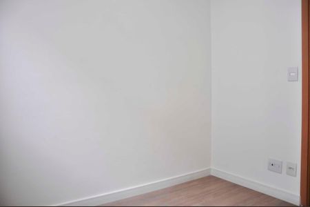 Apartamento à venda com 74m², 3 quartos e 2 vagas Apartamento à venda com 74m², 3 quartos e 2 vagasDetalhe - Quarto 03