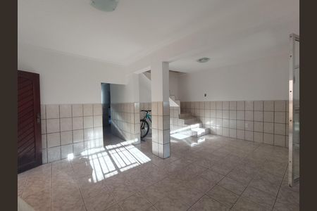 Casa para alugar com 200m², 4 quartos e 2 vagas Casa para alugar com 200m², 4 quartos e 2 vagasSala