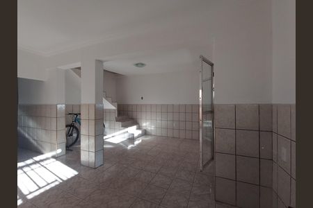 Casa para alugar com 200m², 4 quartos e 2 vagas Casa para alugar com 200m², 4 quartos e 2 vagasSala