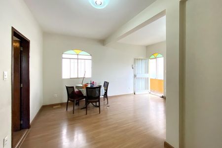 Sala de kitnet/studio para alugar com 1 quarto, 60m² em Sagrada Família, Belo Horizonte