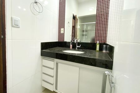Banheiro da Suíte de kitnet/studio para alugar com 1 quarto, 60m² em Sagrada Família, Belo Horizonte