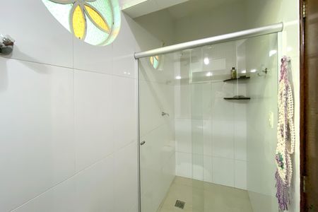 Banheiro da Suíte de kitnet/studio para alugar com 1 quarto, 60m² em Sagrada Família, Belo Horizonte