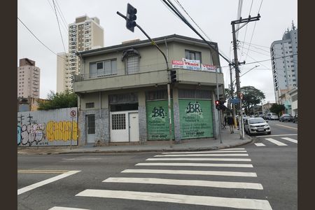 Casa à venda com 200m², 2 quartos e 1 vaga Casa à venda com 200m², 2 quartos e 1 vagaFachada